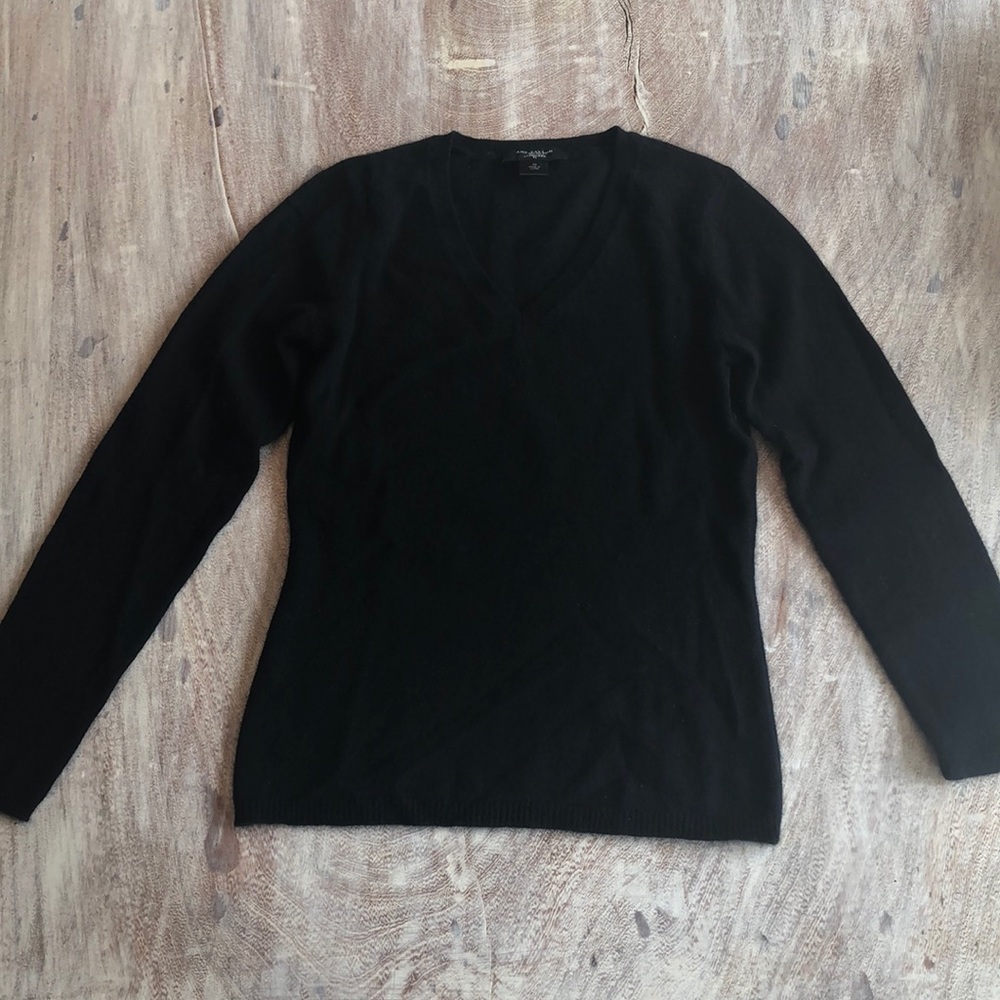 V neck Ann Taylor black cashmere sweater